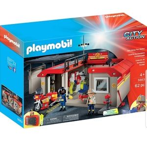Bundle!!!!hold Playmobil playsets police/fire  new